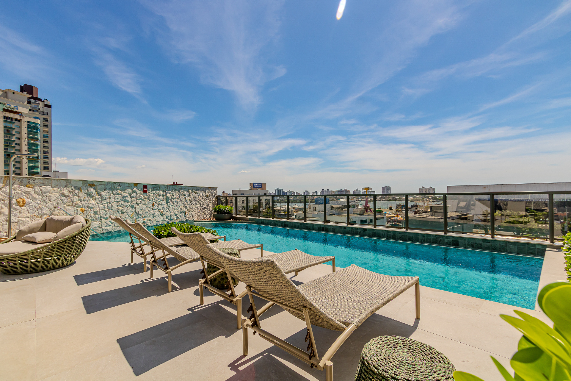 Resultado fotografia imobiliária profissional - Antes e depois edição premium Balneário Camboriú